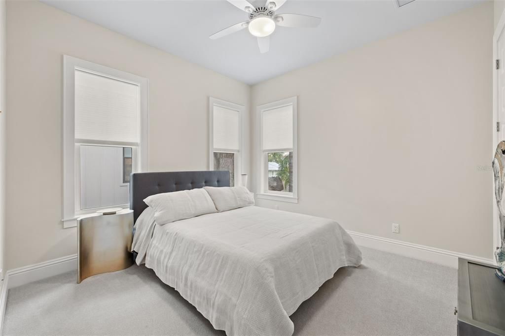 For Sale: $2,700,000 (5 beds, 3 baths, 3652 Square Feet)