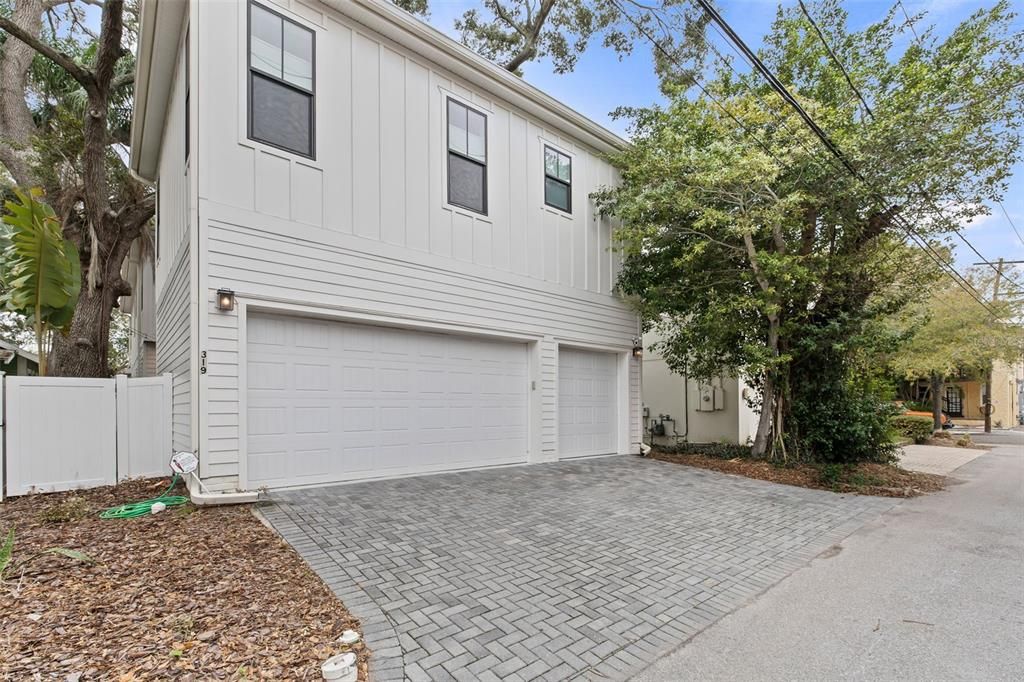 For Sale: $2,700,000 (5 beds, 3 baths, 3652 Square Feet)