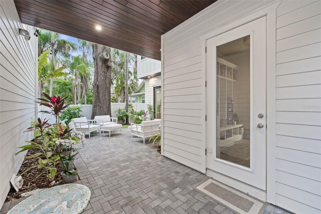 For Sale: $2,700,000 (5 beds, 3 baths, 3652 Square Feet)