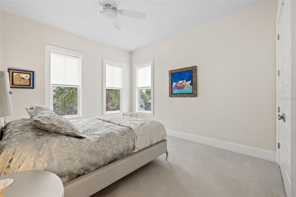 For Sale: $2,700,000 (5 beds, 3 baths, 3652 Square Feet)