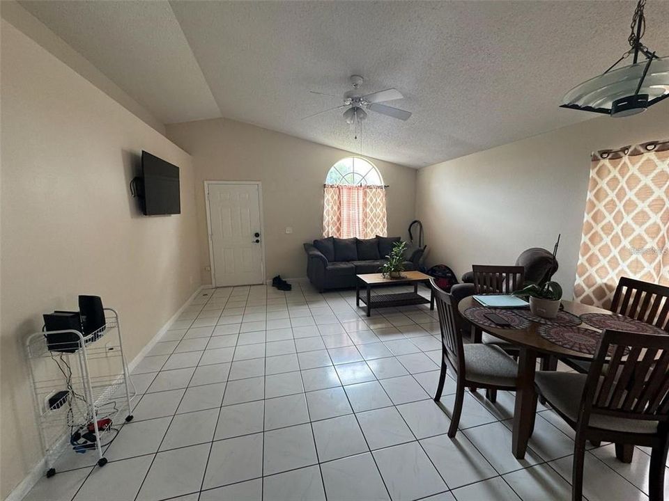 出租: $1,950 (3 贝兹, 2 浴室, 1140 平方英尺)