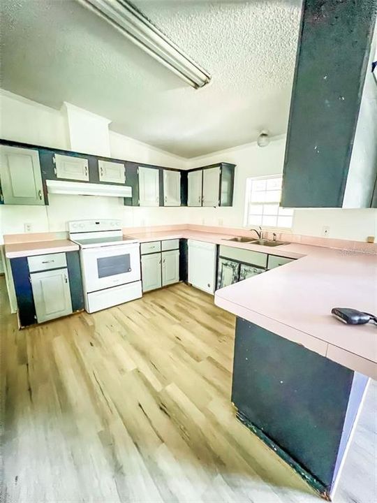 待售: $269,000 (3 贝兹, 2 浴室, 1932 平方英尺)