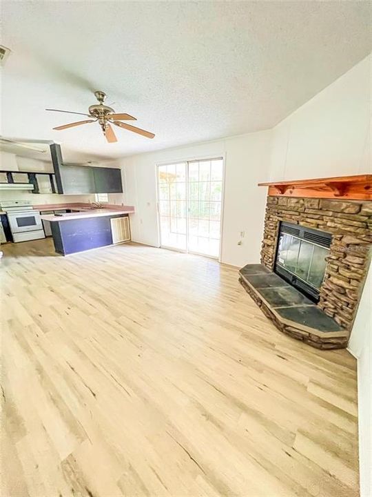 待售: $269,000 (3 贝兹, 2 浴室, 1932 平方英尺)