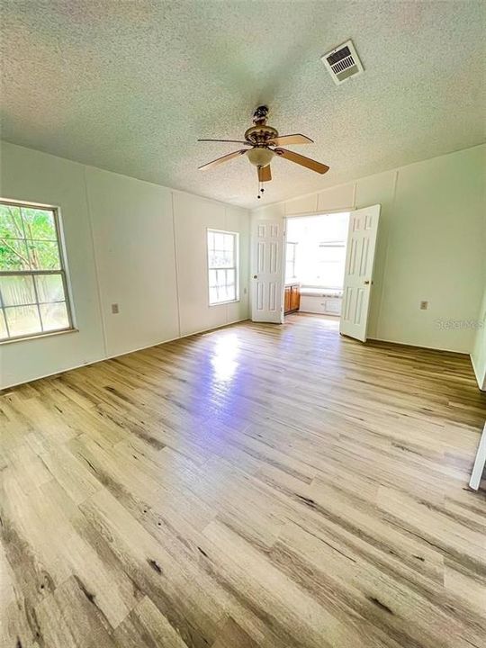 待售: $269,000 (3 贝兹, 2 浴室, 1932 平方英尺)