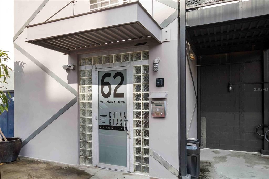 For Rent: $2,800 (1 beds, 1 baths, 1350 Square Feet)