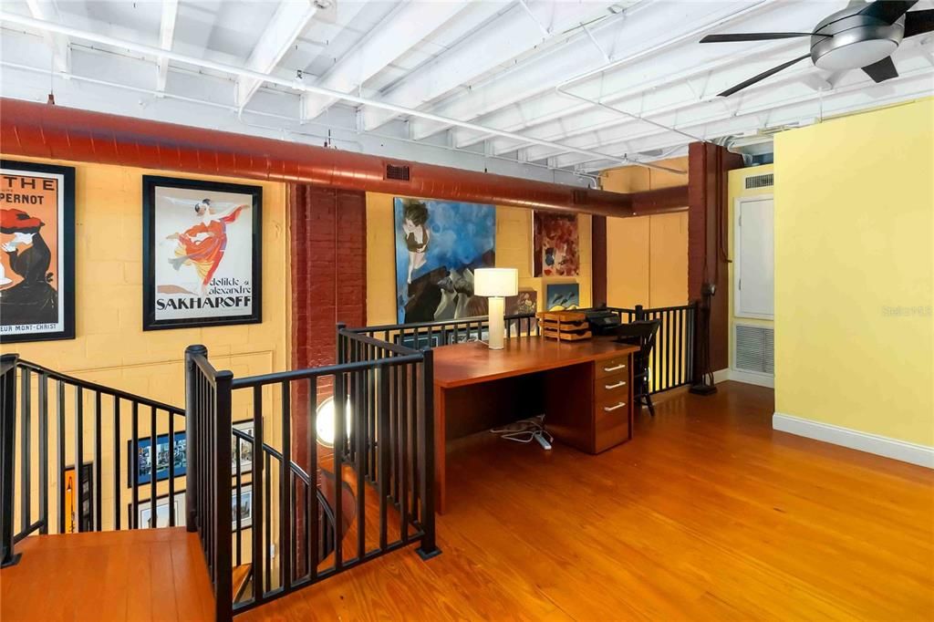 For Rent: $2,800 (1 beds, 1 baths, 1350 Square Feet)