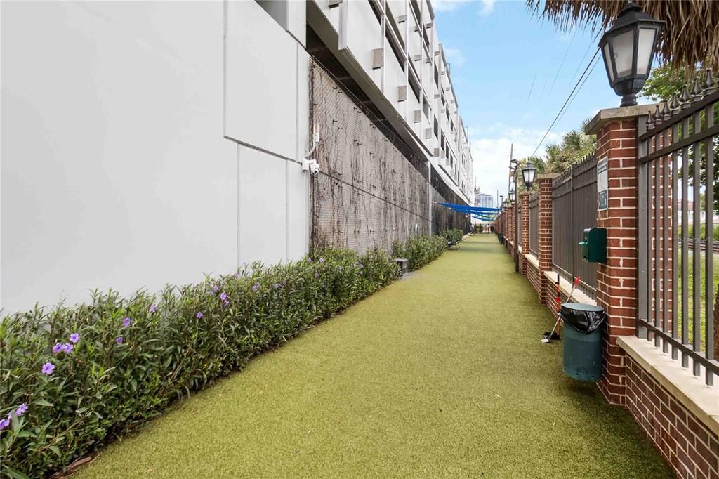 For Rent: $2,800 (1 beds, 1 baths, 1350 Square Feet)