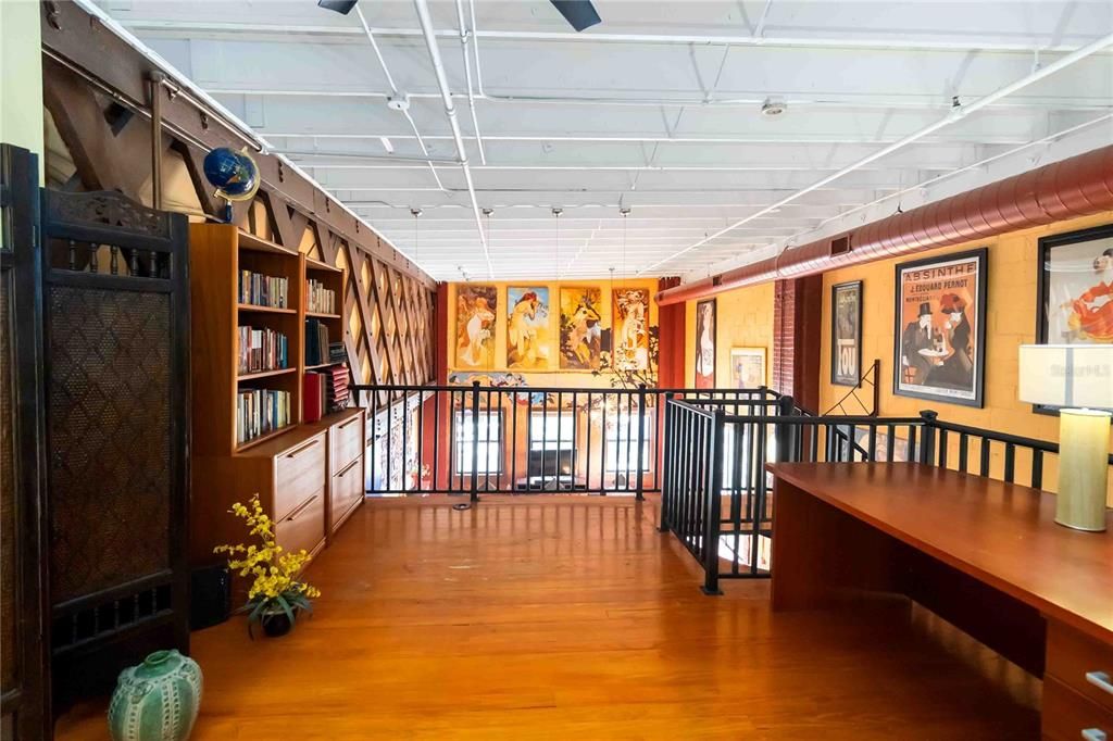 For Rent: $2,800 (1 beds, 1 baths, 1350 Square Feet)