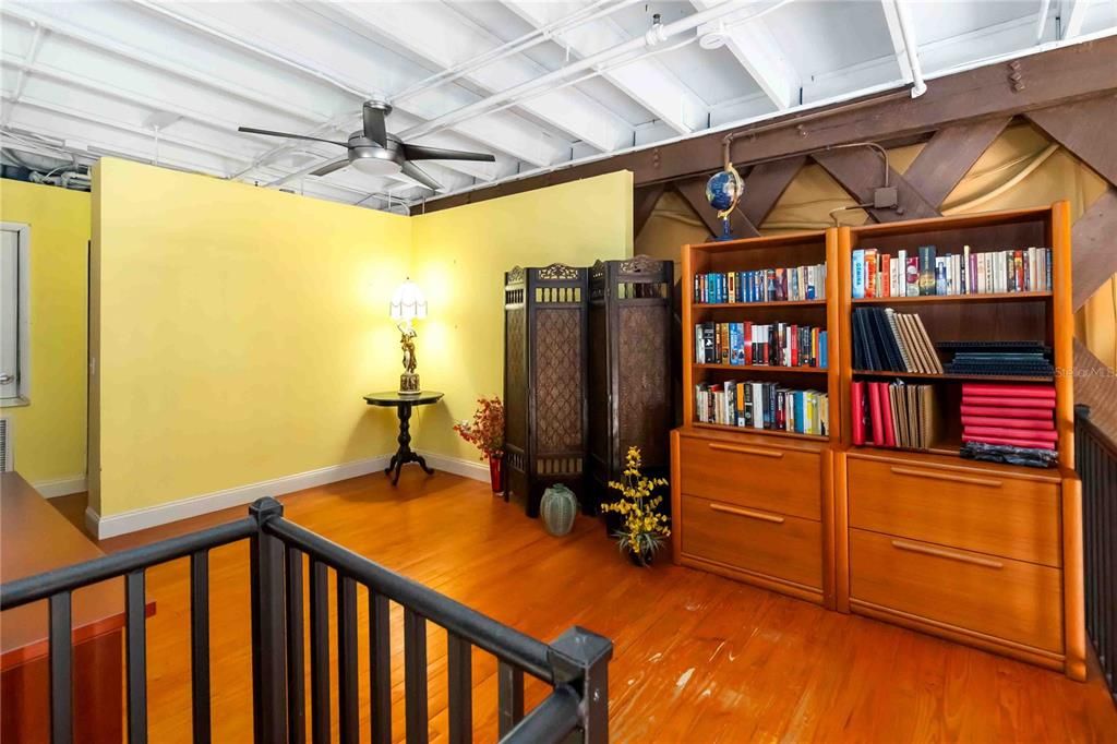 For Rent: $2,800 (1 beds, 1 baths, 1350 Square Feet)