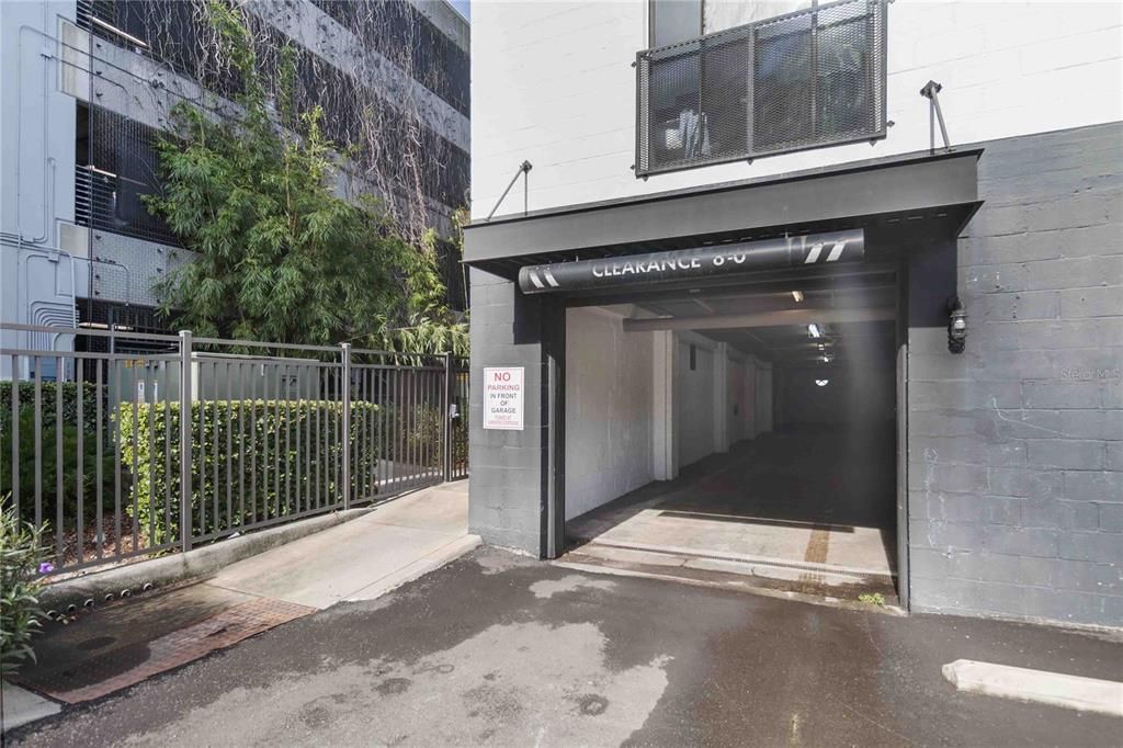 For Rent: $2,800 (1 beds, 1 baths, 1350 Square Feet)