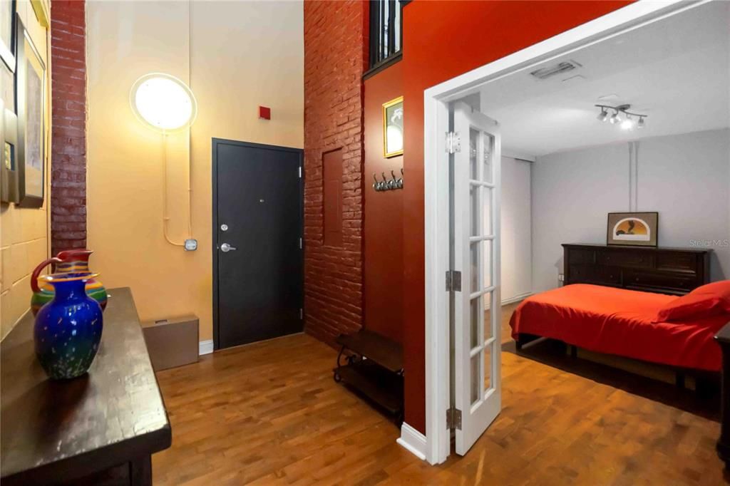 For Rent: $2,800 (1 beds, 1 baths, 1350 Square Feet)