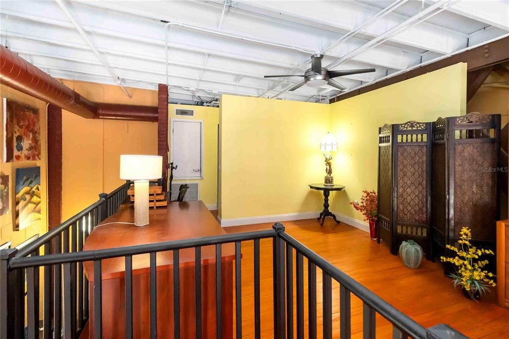 For Rent: $2,800 (1 beds, 1 baths, 1350 Square Feet)