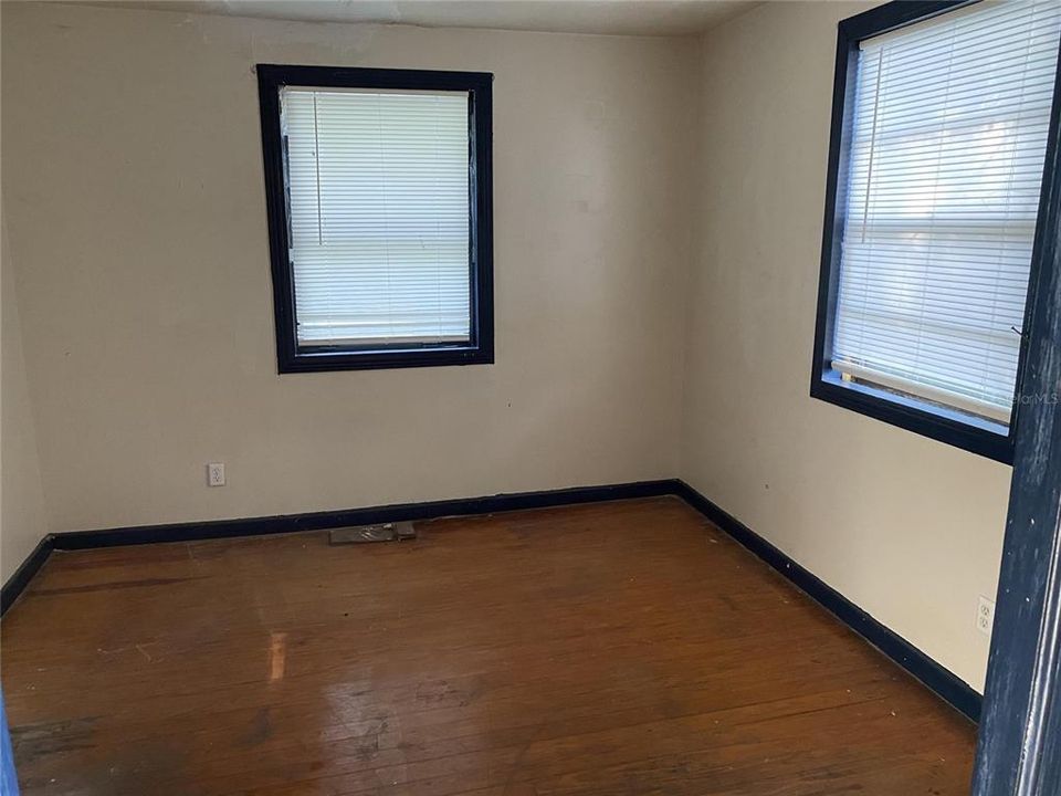 For Rent: $950 (3 beds, 2 baths, 1258 Square Feet)