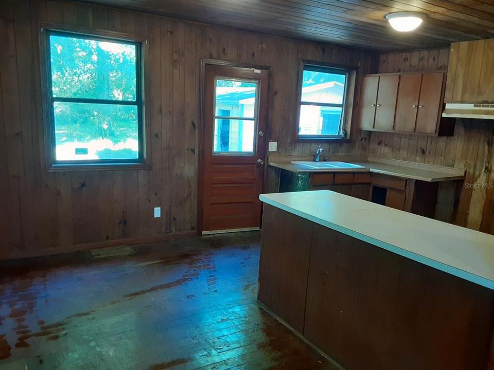 For Rent: $950 (3 beds, 2 baths, 1258 Square Feet)