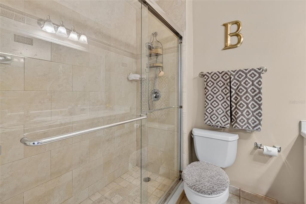 На продажу: $209,990 (2 спален, 2 ванн, 1252 Квадратных фут)