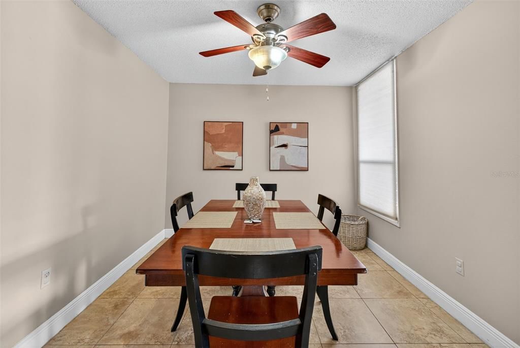 На продажу: $209,990 (2 спален, 2 ванн, 1252 Квадратных фут)