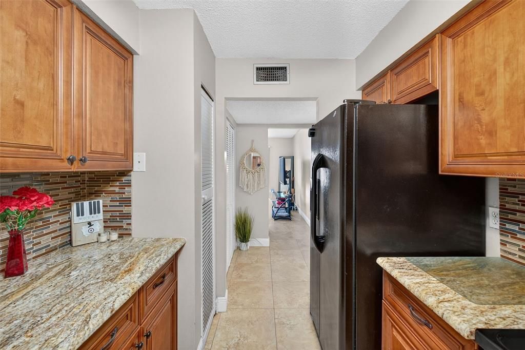 На продажу: $209,990 (2 спален, 2 ванн, 1252 Квадратных фут)