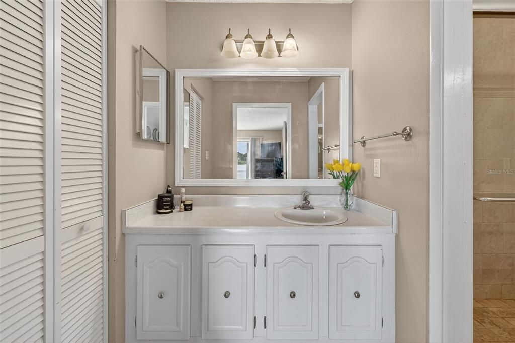 На продажу: $209,990 (2 спален, 2 ванн, 1252 Квадратных фут)