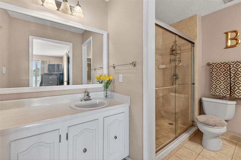 На продажу: $209,990 (2 спален, 2 ванн, 1252 Квадратных фут)