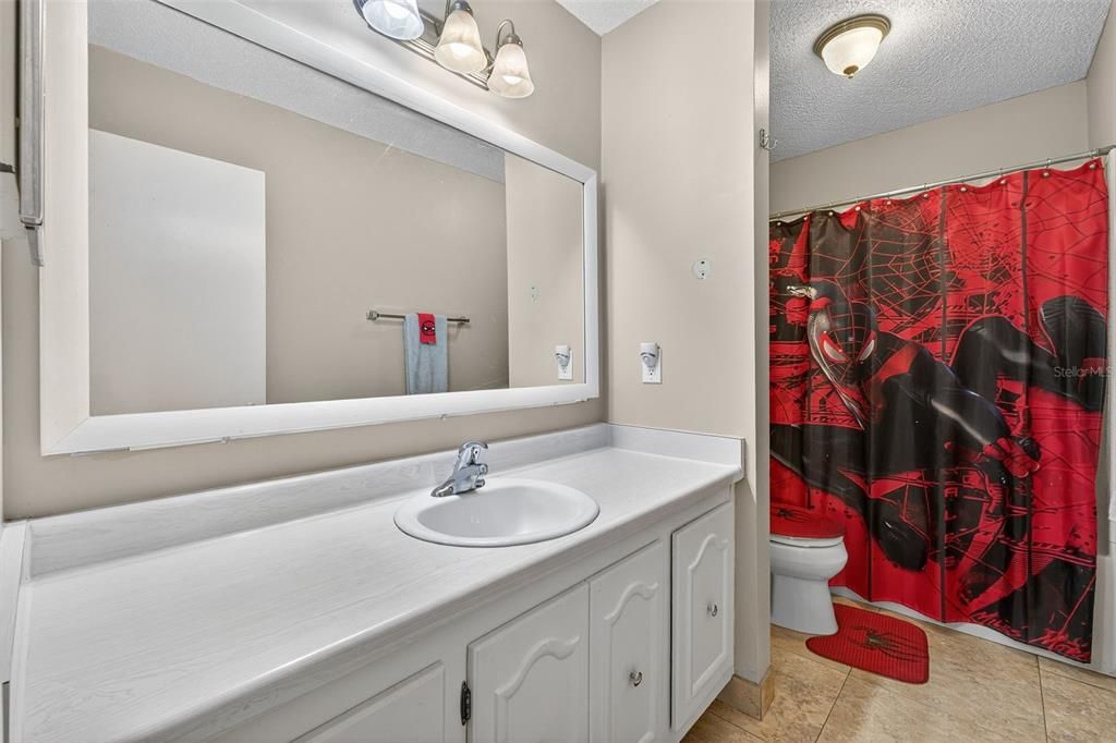 На продажу: $209,990 (2 спален, 2 ванн, 1252 Квадратных фут)