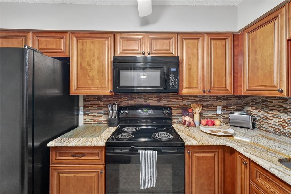 На продажу: $209,990 (2 спален, 2 ванн, 1252 Квадратных фут)