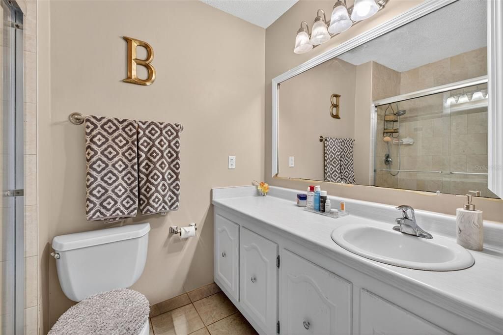 На продажу: $209,990 (2 спален, 2 ванн, 1252 Квадратных фут)