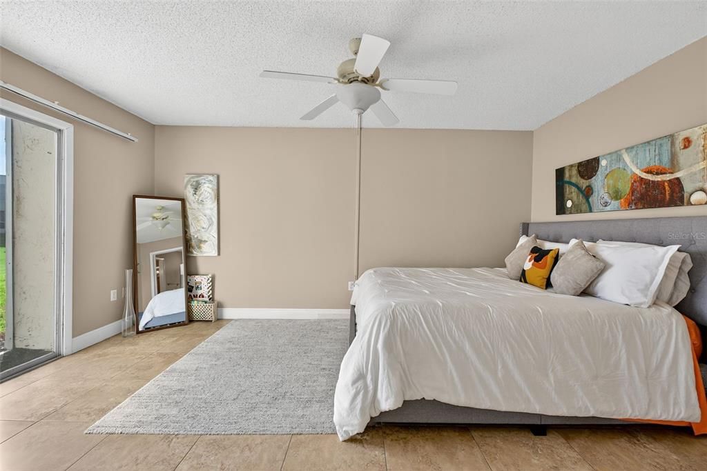 На продажу: $209,990 (2 спален, 2 ванн, 1252 Квадратных фут)