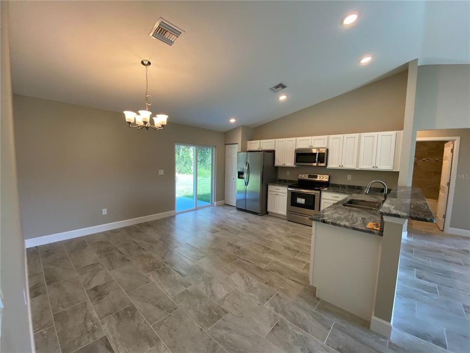 For Rent: $1,595 (3 beds, 2 baths, 1332 Square Feet)