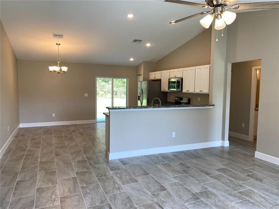 For Rent: $1,595 (3 beds, 2 baths, 1332 Square Feet)