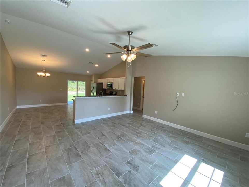 For Rent: $1,595 (3 beds, 2 baths, 1332 Square Feet)