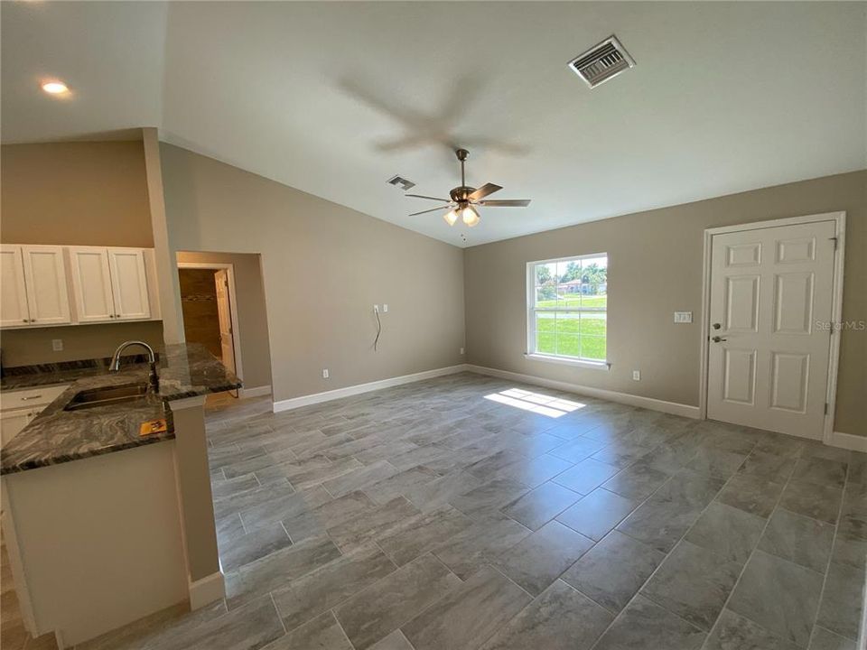 For Rent: $1,595 (3 beds, 2 baths, 1332 Square Feet)