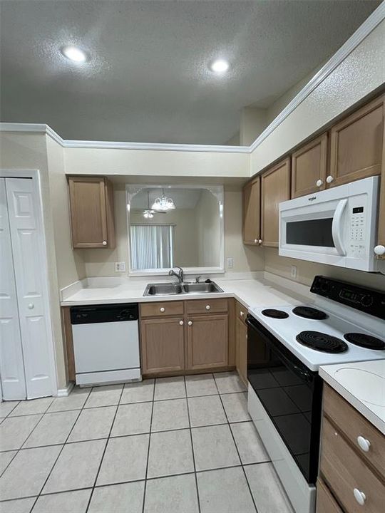 For Rent: $1,750 (2 beds, 2 baths, 1013 Square Feet)