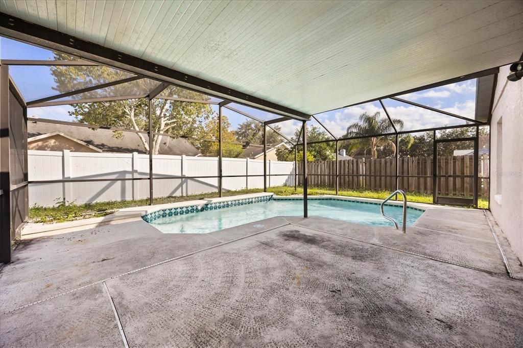 待售: $300,000 (3 贝兹, 2 浴室, 1208 平方英尺)