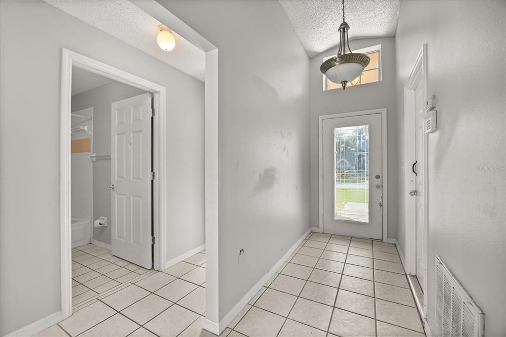 待售: $300,000 (3 贝兹, 2 浴室, 1208 平方英尺)