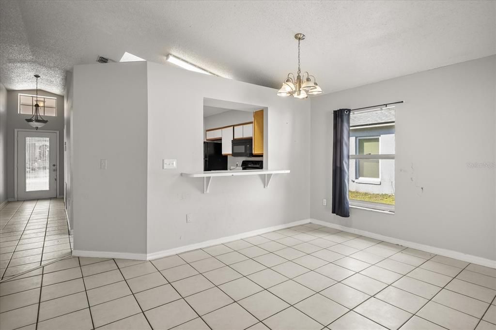 待售: $300,000 (3 贝兹, 2 浴室, 1208 平方英尺)