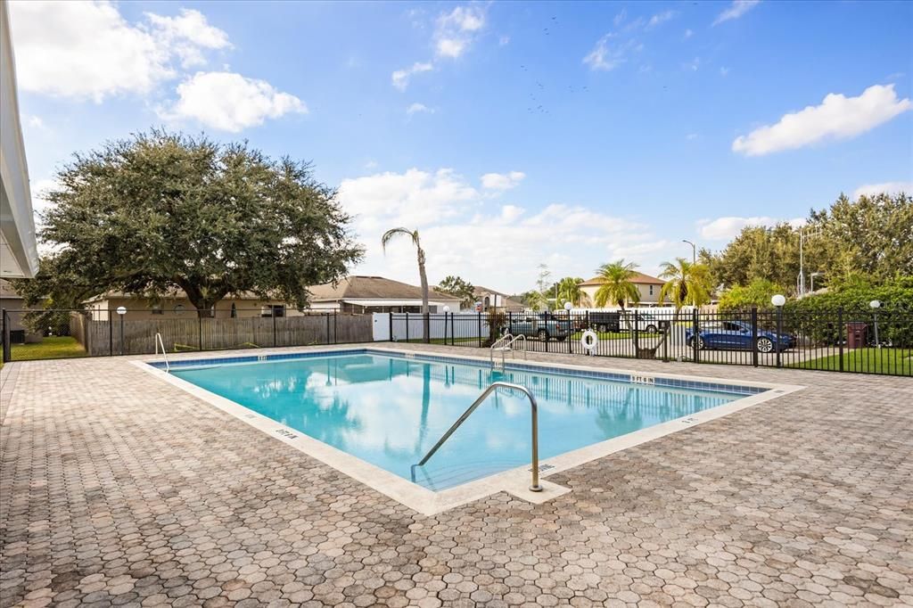 待售: $300,000 (3 贝兹, 2 浴室, 1208 平方英尺)