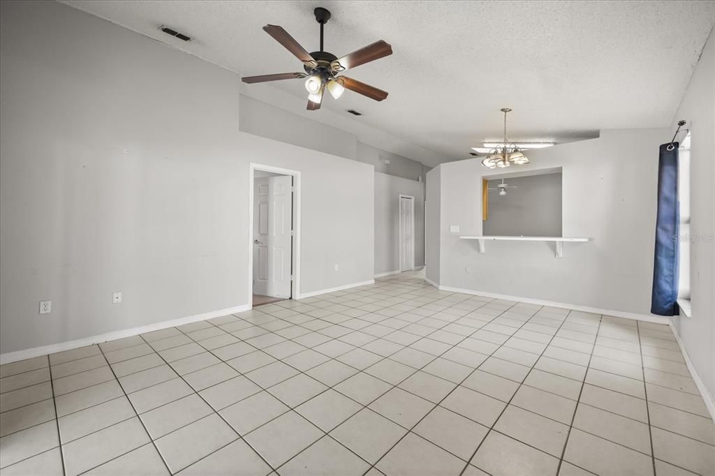 待售: $300,000 (3 贝兹, 2 浴室, 1208 平方英尺)