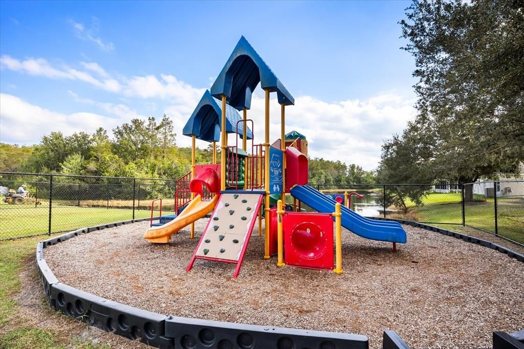 待售: $300,000 (3 贝兹, 2 浴室, 1208 平方英尺)