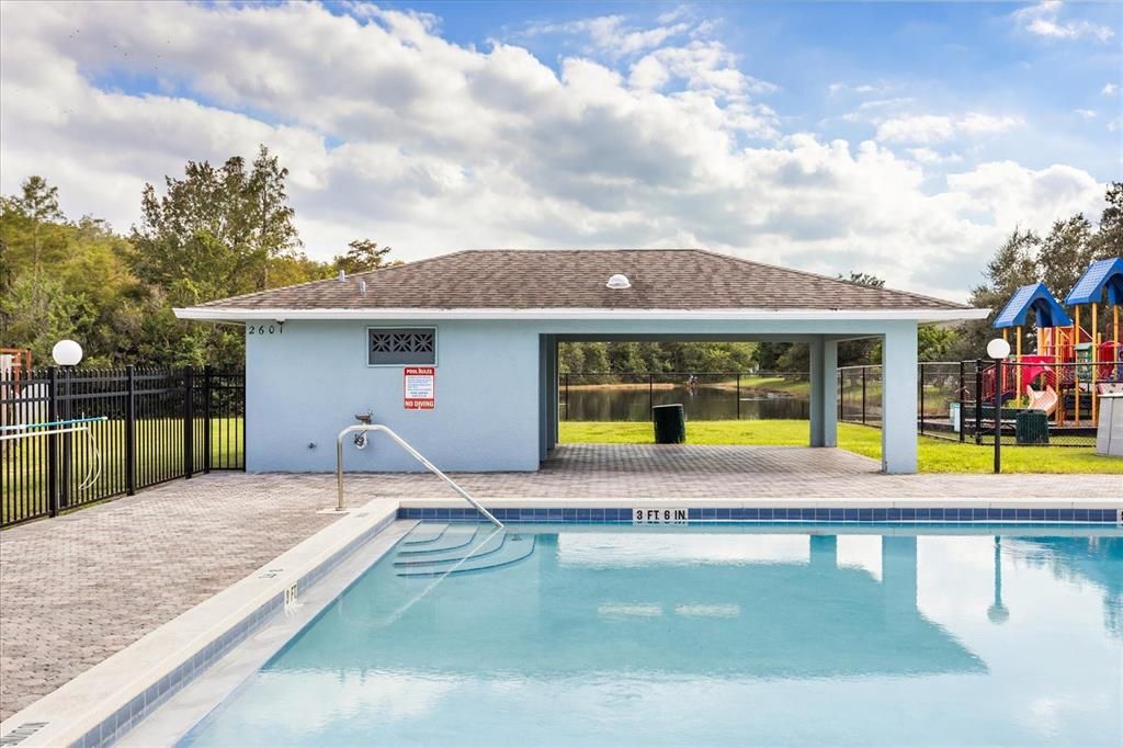 待售: $300,000 (3 贝兹, 2 浴室, 1208 平方英尺)