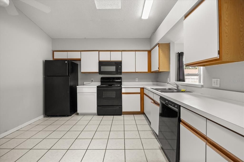 待售: $300,000 (3 贝兹, 2 浴室, 1208 平方英尺)