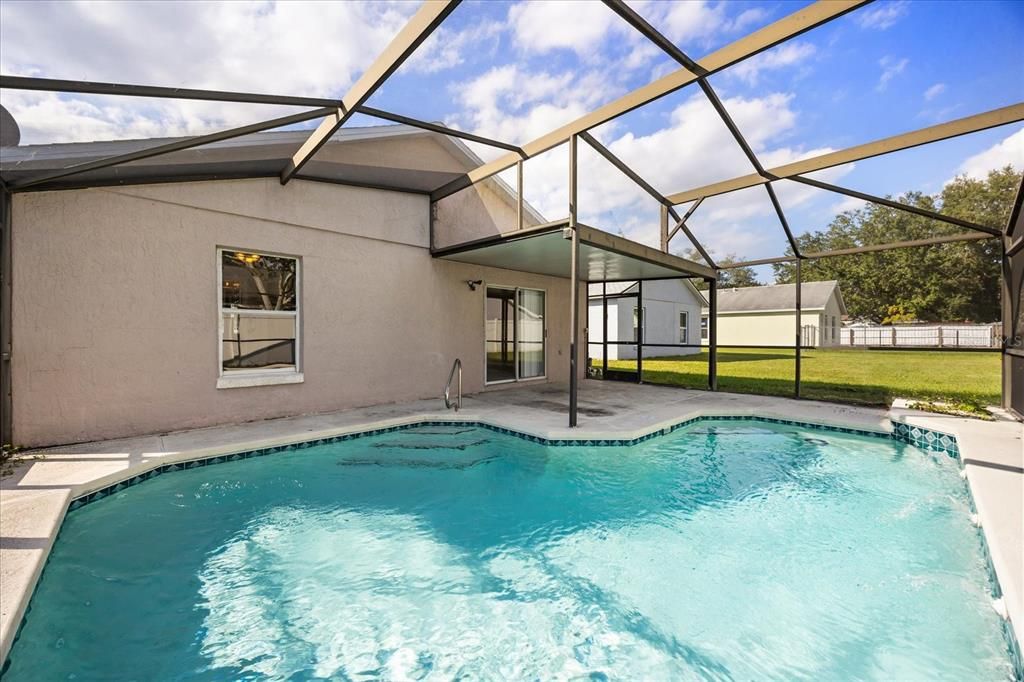 待售: $300,000 (3 贝兹, 2 浴室, 1208 平方英尺)