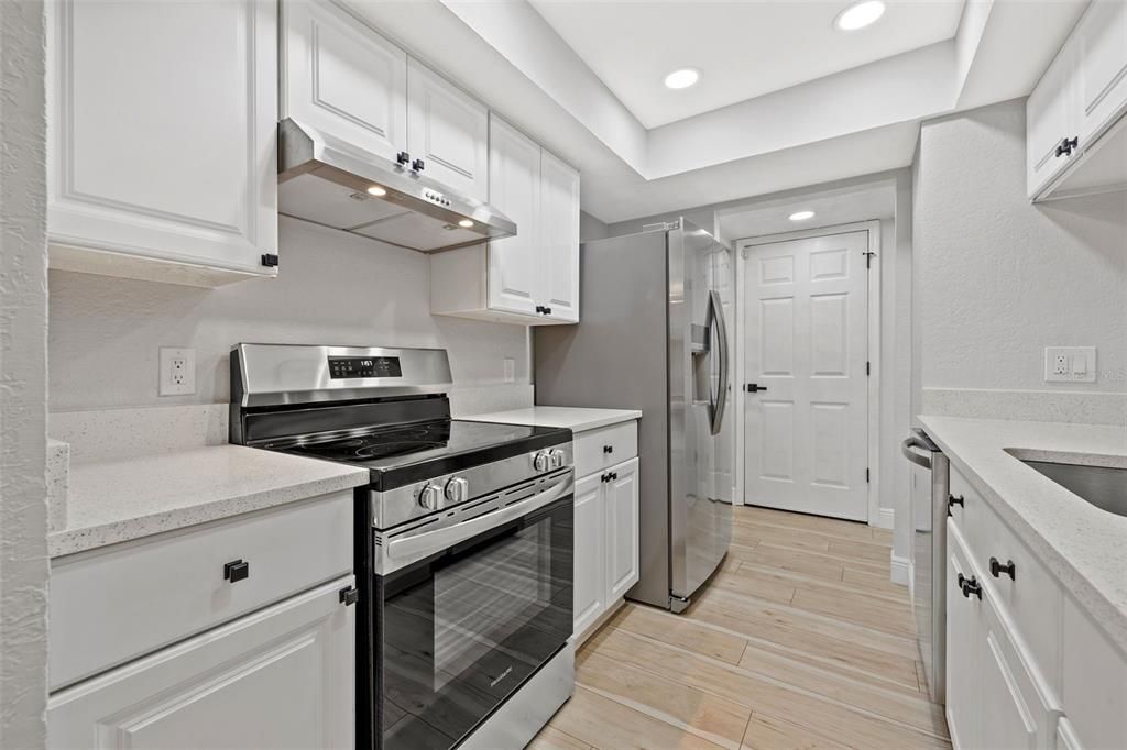 For Sale: $205,000 (2 beds, 1 baths, 1096 Square Feet)