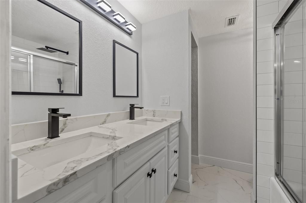 For Sale: $205,000 (2 beds, 1 baths, 1096 Square Feet)