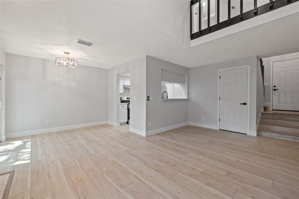 For Sale: $205,000 (2 beds, 1 baths, 1096 Square Feet)