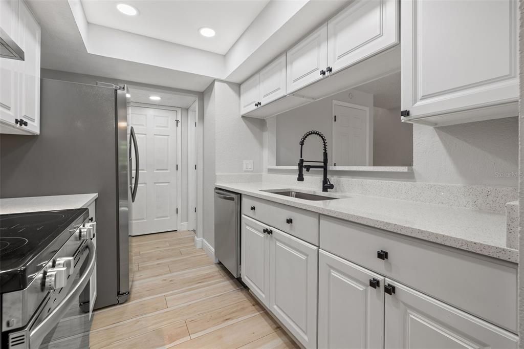 For Sale: $205,000 (2 beds, 1 baths, 1096 Square Feet)