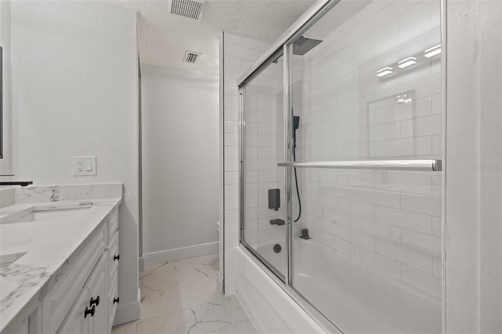 For Sale: $205,000 (2 beds, 1 baths, 1096 Square Feet)