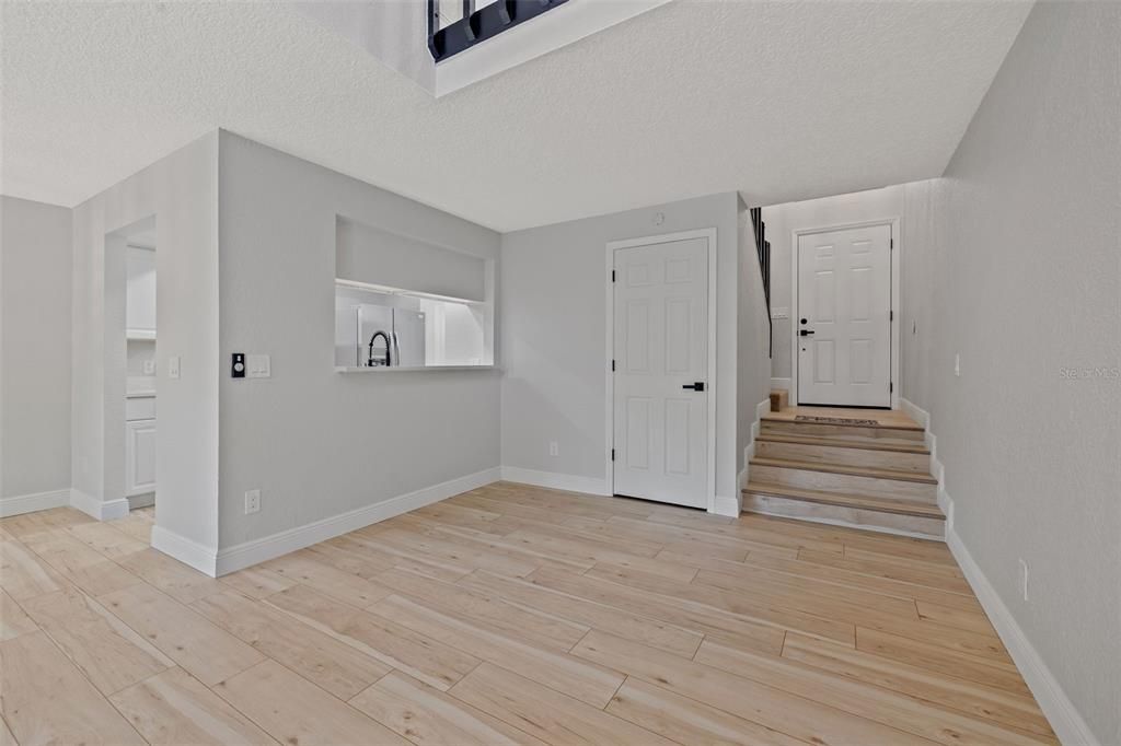 For Sale: $205,000 (2 beds, 1 baths, 1096 Square Feet)