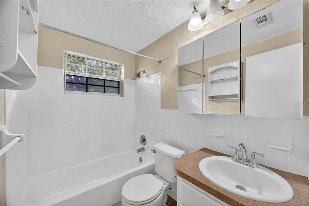 For Sale: $224,800 (2 beds, 2 baths, 932 Square Feet)