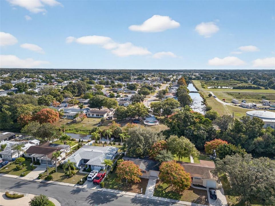 For Sale: $224,800 (2 beds, 2 baths, 932 Square Feet)