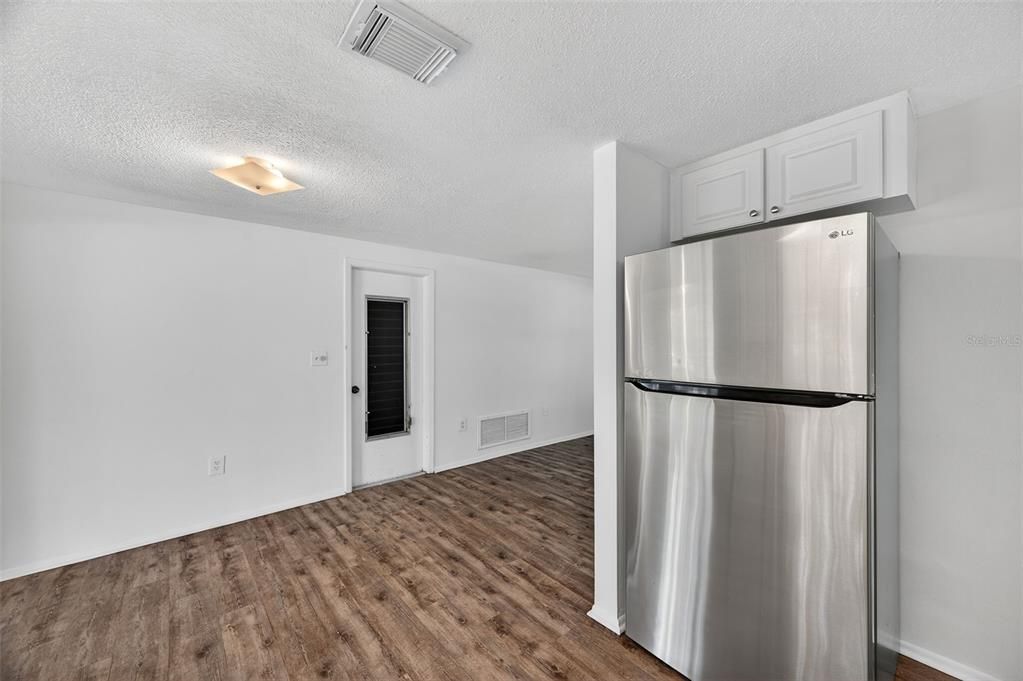 For Sale: $224,800 (2 beds, 2 baths, 932 Square Feet)